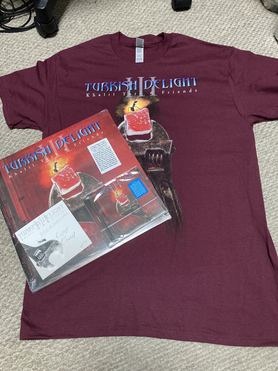 今回もイギリスから完成品のレコードとCDが届きました。 毎度