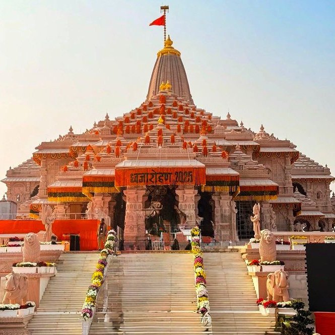 ASingh0404's tweet image. देवमन्दिर की साफ-सफाई करने का महत्व...

सेवा छोटी-बड़ी नहीं होती है । जिस सेवाकार्य में अभिमान नहीं, कोई स्वार्थ नहीं, वह छोटी सेवा भी महान सेवा बन जाती है । भरत जी ने भगवान श्रीराम की चरण-पादुका की सेवा को और लक्ष्मण जी ने श्रीराम की चरणरज की सेवा को ही अपना जीवनधन माना था ।…