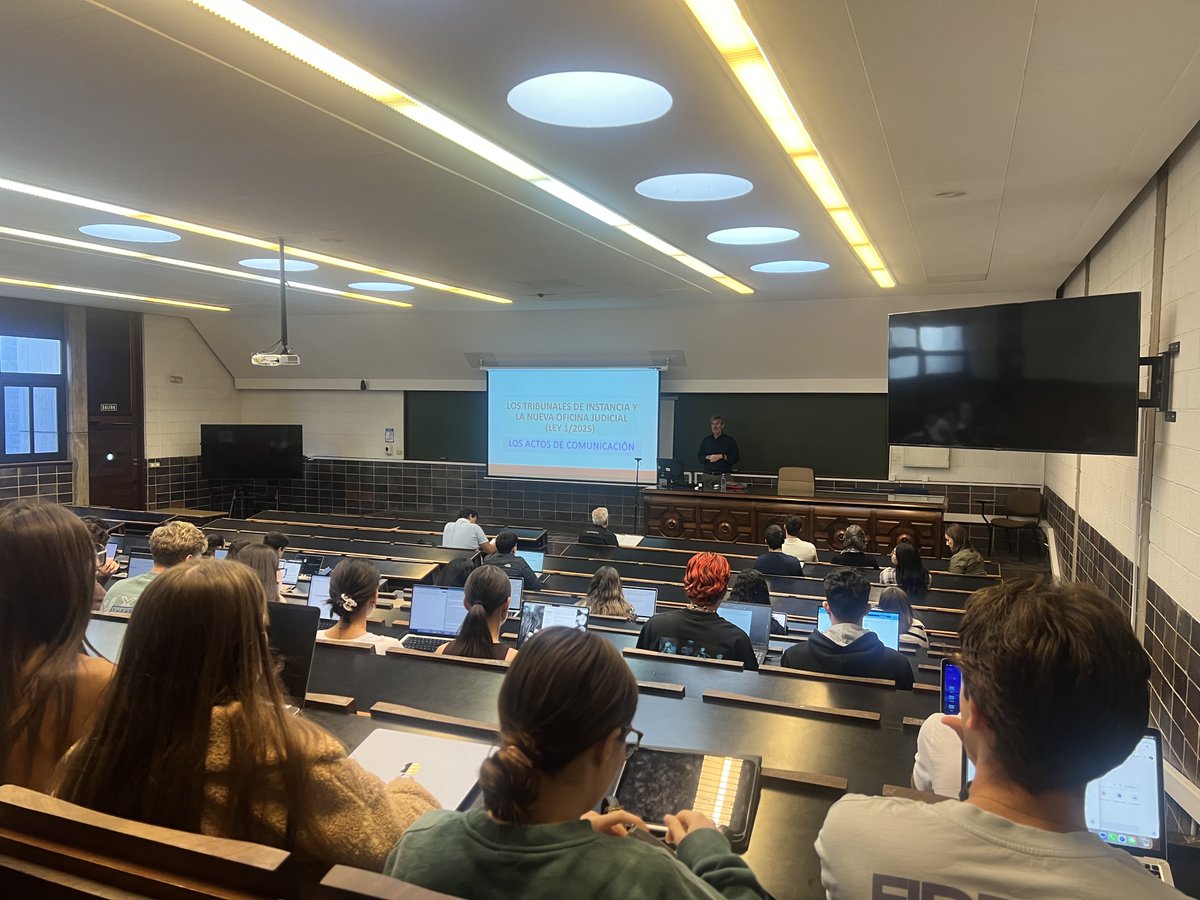 JusticiaODS's tweet photo. 📚 La Facultad de Derecho de la @ULL  acogió hoy una actividad formativa del Área de Derecho Procesal 👥

D. Juan Manuel Pérez Ramos, LAJ y docente, explicó los Tribunales de Instancia, la nueva Oficina Judicial (Ley 1/2025) y los actos de comunicación procesales⚖️

@derechoull https://t.co/XFdc1l3fC8