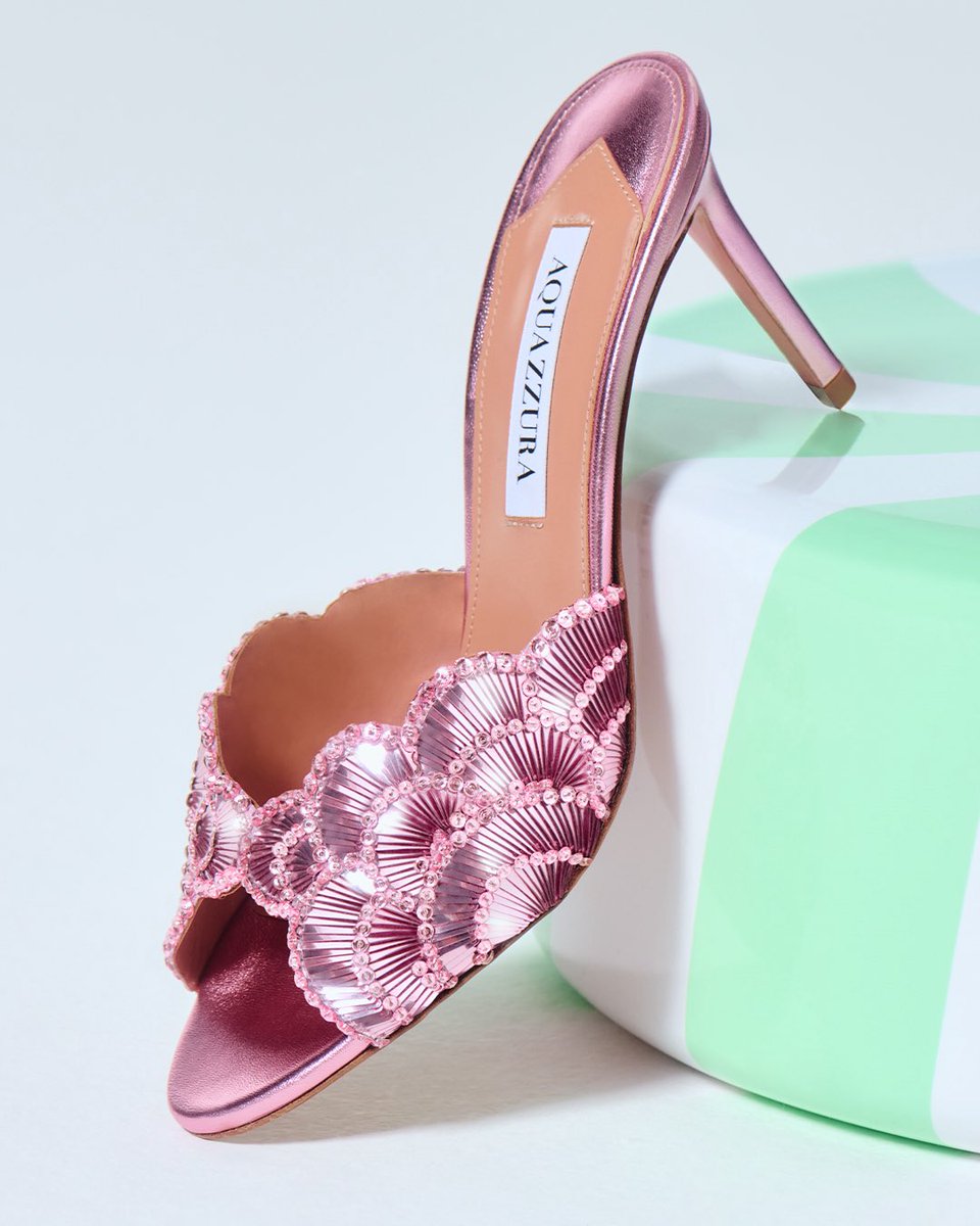 In glazed pink, the Ce Soir Mule, inspired by the scales of a mermaid’s tail, is the true star of party season. Here, there, everywhere. 

#AQUAZZURA
#AQUAZZURAMules