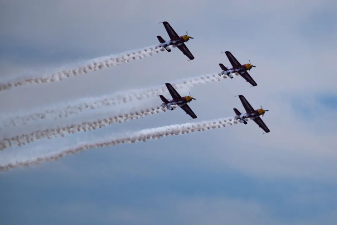 DailyBeijing's tweet image. On Nov. 27, the 2025 AERO #Asia show opened in Zhuhai, Guangdong Province, #China. A set of high-definition pictures brings you the thrilling #performances of the #flight demonstration teams. #airshow #AEROAsia