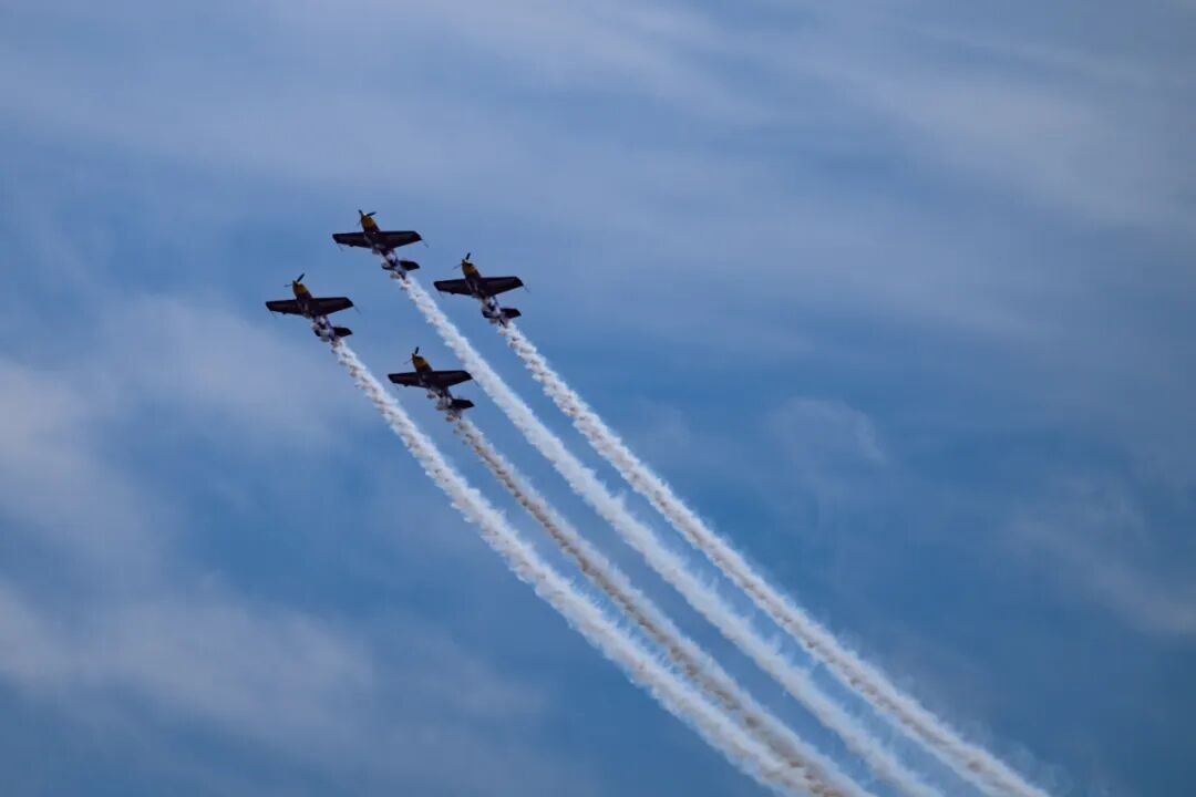 DailyBeijing's tweet image. On Nov. 27, the 2025 AERO #Asia show opened in Zhuhai, Guangdong Province, #China. A set of high-definition pictures brings you the thrilling #performances of the #flight demonstration teams. #airshow #AEROAsia
