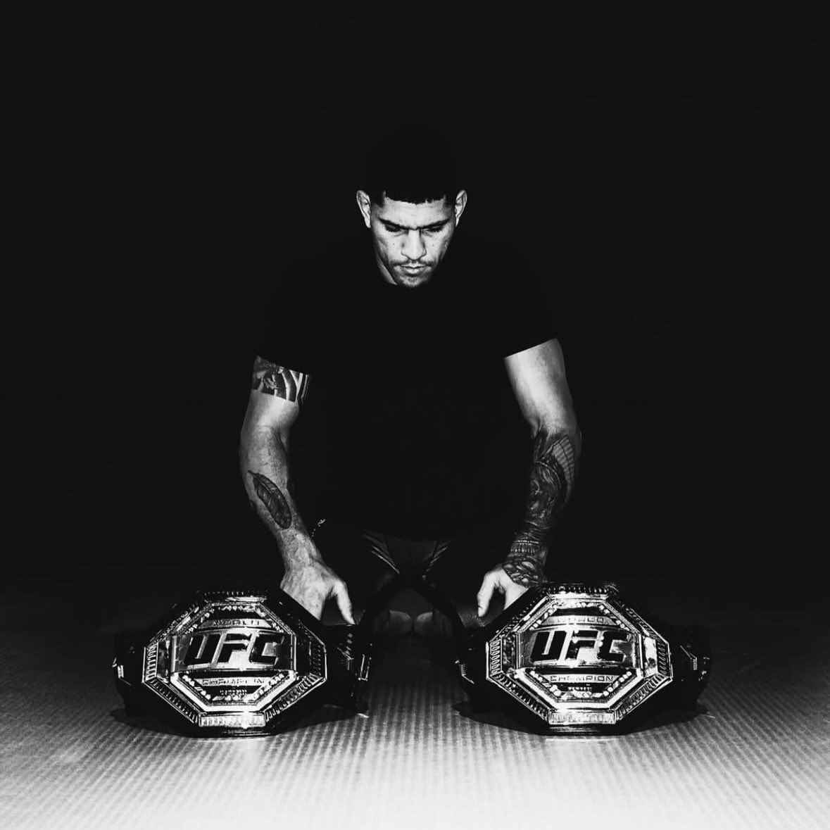 RIZIN_bozu's tweet image. 🚨UFC2階級制覇王者のアレックス・ペレイラ、3本目のベルト獲得を示唆⚡️史上初の3階級制覇王者になることは出来るのか🔥

""
2+1=3 CHAMA

🇧🇷アレックス・ペレイラ
13-3-0(11KO)

📸alexpoatanpereira IG