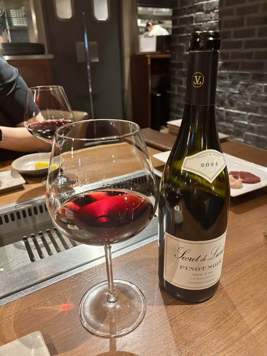 cstkhs's tweet image. 東京に出てきて2ヶ月、ようやく一番仲良しの学友に会えました🍷✨

コロナ禍に慶通きっかけで仲良くなったけど、今は学友というより純粋な友達😊

内心モヤモヤしている些細なことも彼女には全て話せてしまう💦大人になってからそんな存在に出会えたのは幸運としか言いようがない🙏💕