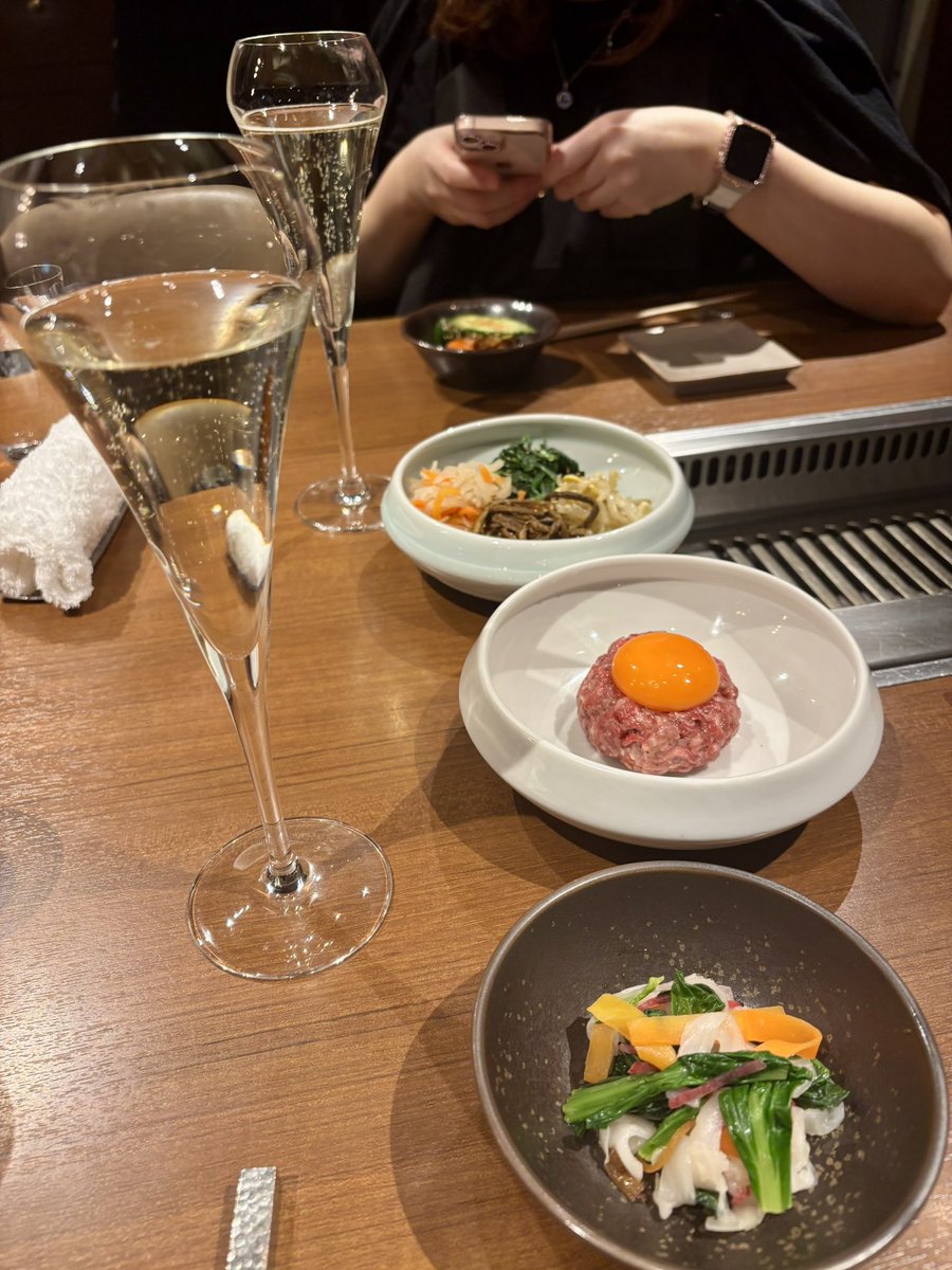 cstkhs's tweet image. 東京に出てきて2ヶ月、ようやく一番仲良しの学友に会えました🍷✨

コロナ禍に慶通きっかけで仲良くなったけど、今は学友というより純粋な友達😊

内心モヤモヤしている些細なことも彼女には全て話せてしまう💦大人になってからそんな存在に出会えたのは幸運としか言いようがない🙏💕