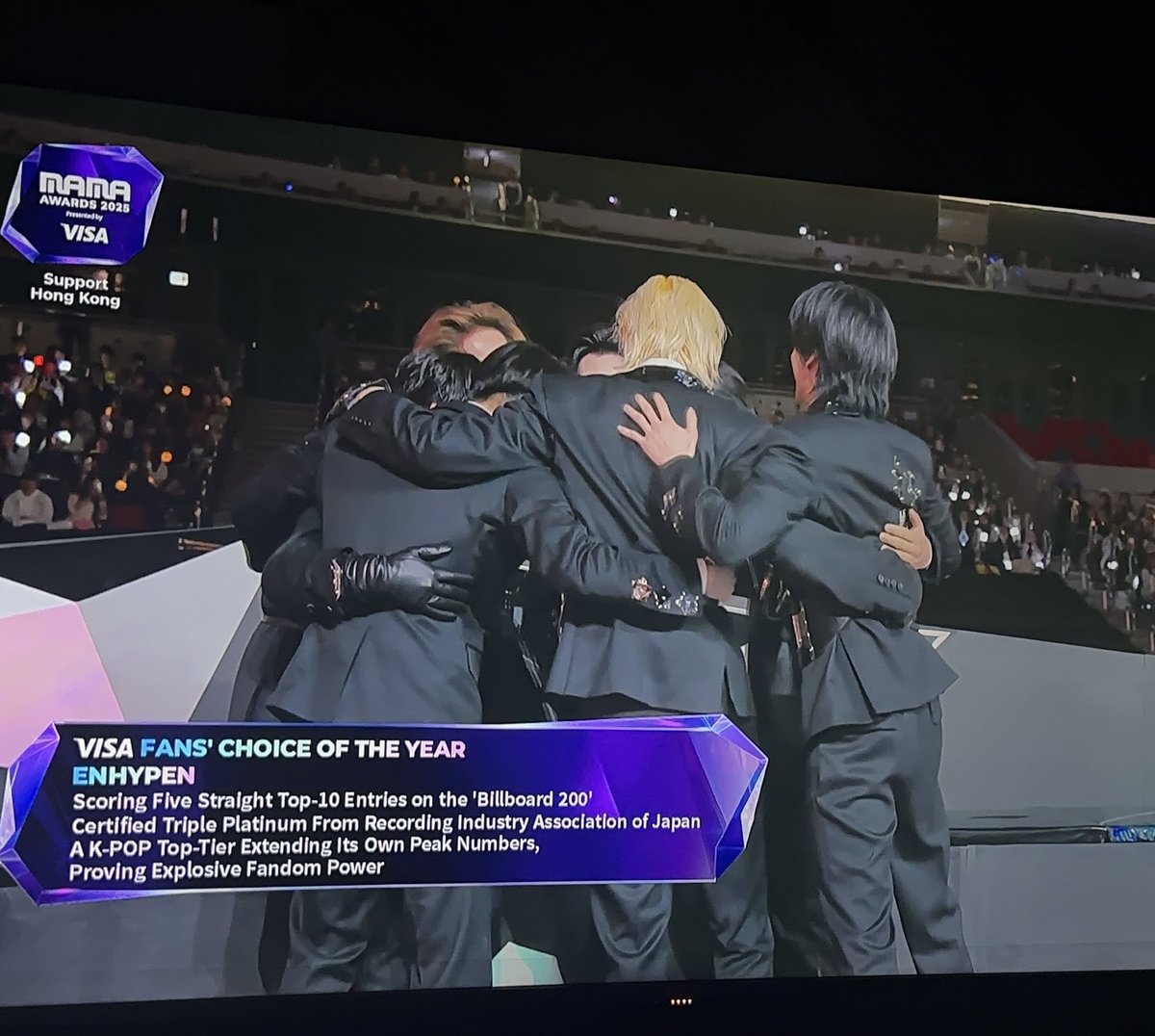 nikilves's tweet photo. last year we lost, they fought us, called us weak but instead of giving up, we fought harder and won. 

thank you from thr bottom of my heart to everyone who voted for enhypen and never gave up. ❤️ https://t.co/rLkCUFf2YE