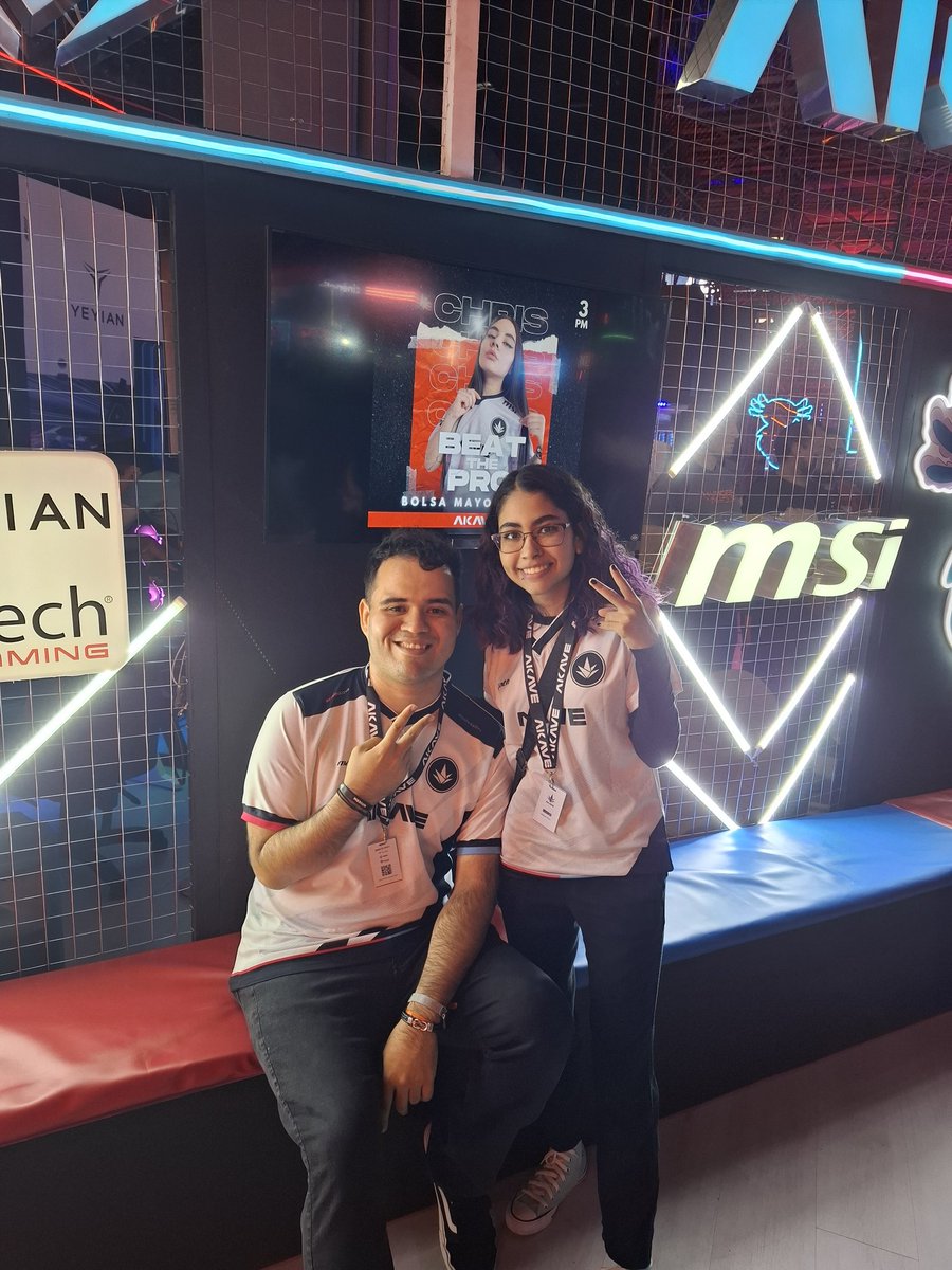 Algún dia tuve la dicha de compartir unos momentos con <a href="/MonkiMonch/">KRÜ mmønch</a> y desde ese momento me quedo claro lo grande que es!

Me hace muy feliz saber que LAN SI PUEDE y que ese compromiso y dedicación la ah llevado hasta la Élite, ah dejado a Mexico en Top 4, gracias a ti Monch 🙌🏻