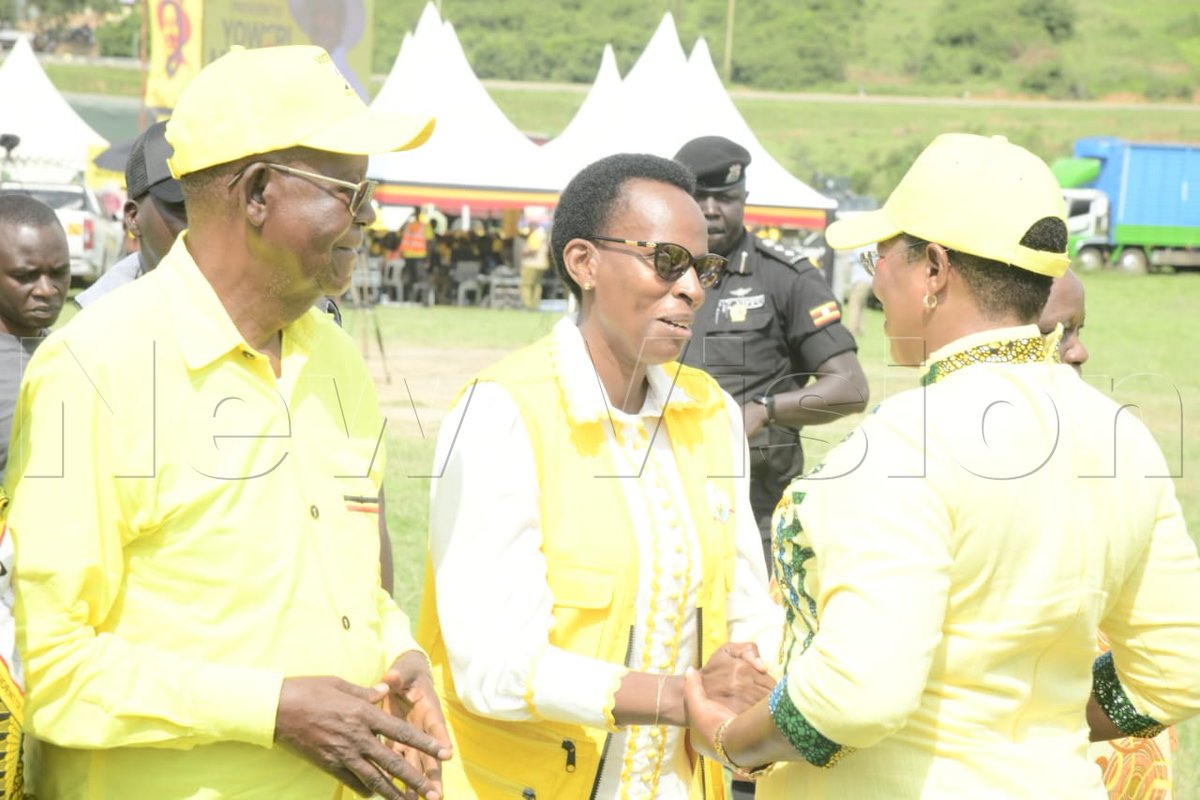 Speaker of Parliament, Annet Anita Among, has been seen greeting Kiruhura’s NRM Woman MP flag bearer (unopposed), Ruth Rujoki Mushabe, during today’s campaign engagements.

📸 Photos by Eddie Ssejjoba
#ProtectingTheGains 🧵🇺🇬🗳 #UgandaDecides2026