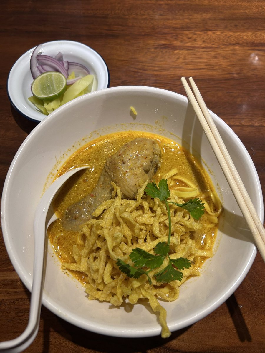 mydarkworld999's tweet image. ก่อนกินเหล้า ขอกินข้าวซอยก่อน 😂
#ท่องราตรี #นิมมาน #WhyMe