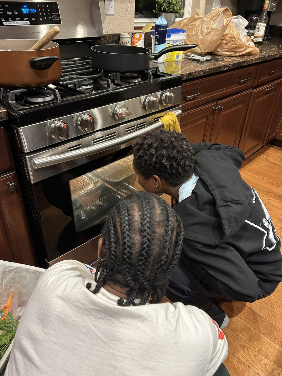 avatareden's tweet image. tourgiving, tour is giving