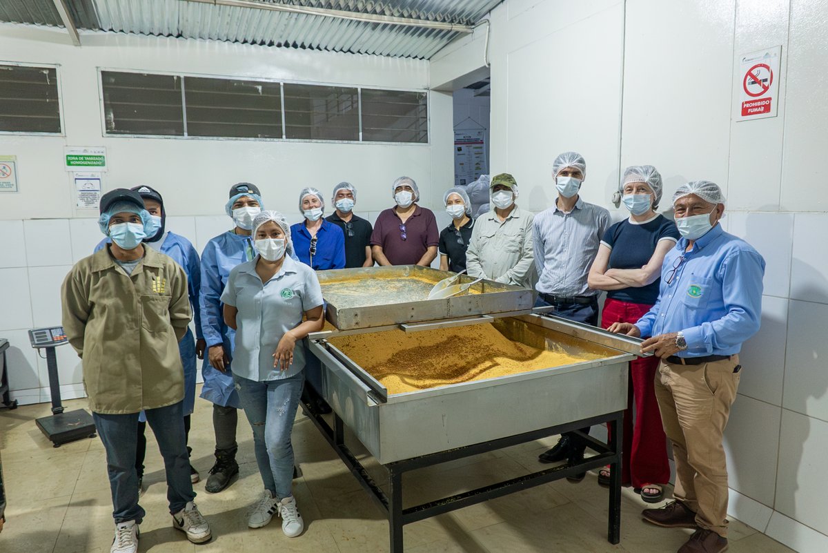 PROGRESO3's tweet image. En el último día de visita de la @AFD_es , se visitó diversas parcelas de los agricultores que trabajan junto a Norandino en la provincia de Ayabaca.
📌Proyecto “Productos del Bosque”. Ejecutado por @PROGRESO3 , @CoopNorandino  y @AVSFlatam, financiado por la @AFD_es