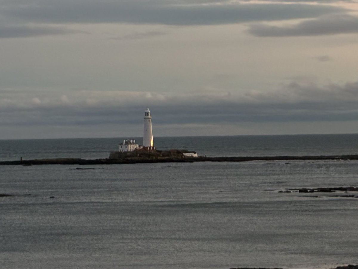 How lovely to hear you <a href="/RadioAndrewE/">Andrew Edwards</a> on the wet drive home from N.E