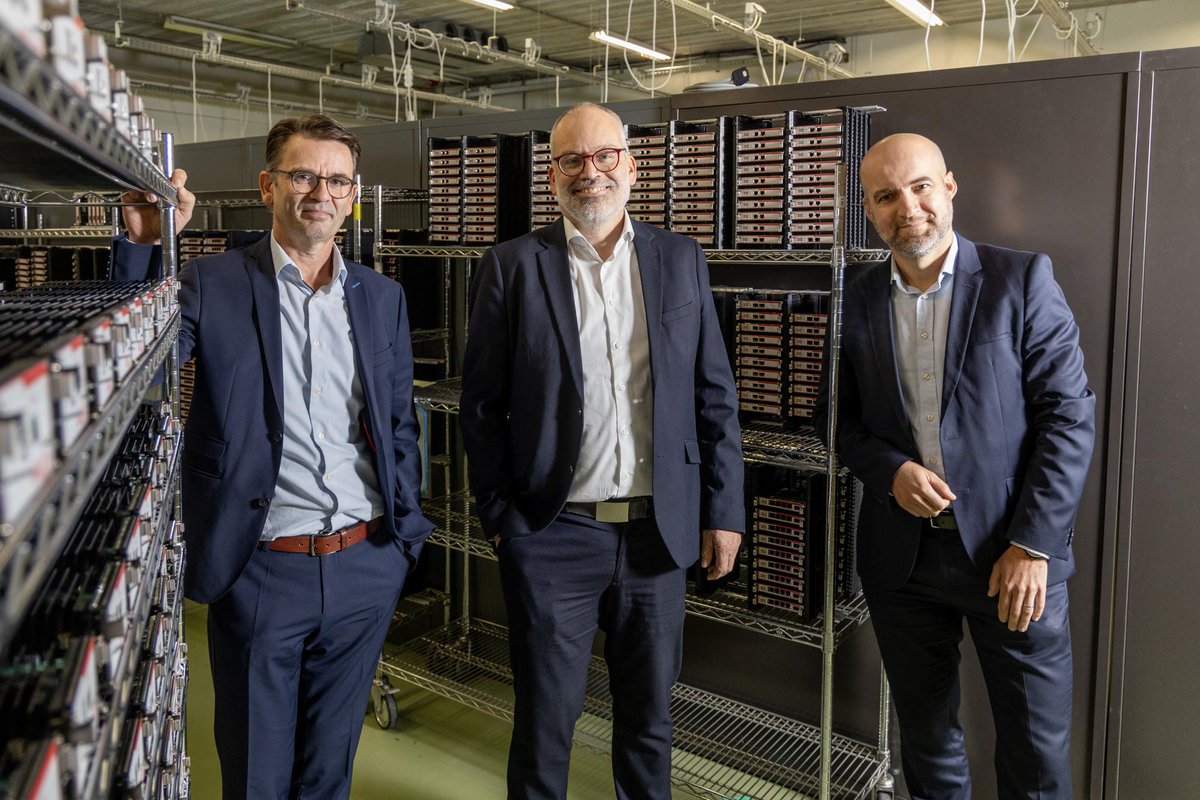 BeldenInc's tweet image. We are proud of our Olen facility, building #networkinfrastructure for a connected world. 🌐 From Dubai metros to Australian energy grids, we ensure reliable data flow. Learn more in @vokavzw Magazine. bit.ly/49z74yc #DataNetworks #Innovation #ConnectToWhatsPossible