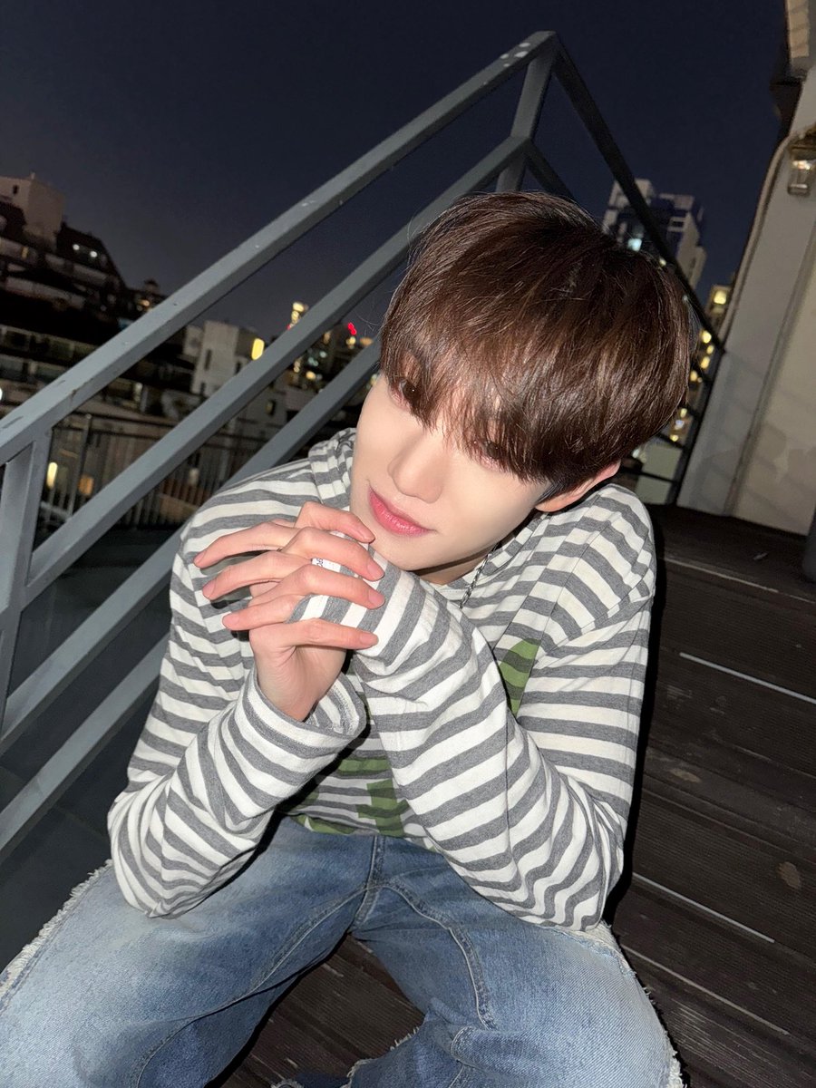 thewind_twt's tweet photo. [#타나톤] 우리 위즈 잘자~  내 꿈꿔♡ https://t.co/mOtMDvAaKb