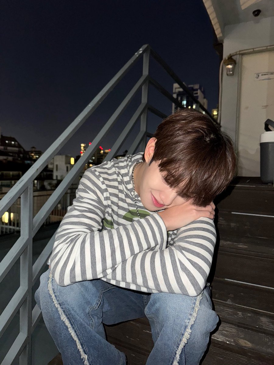 thewind_twt's tweet photo. [#타나톤] 우리 위즈 잘자~  내 꿈꿔♡ https://t.co/mOtMDvAaKb