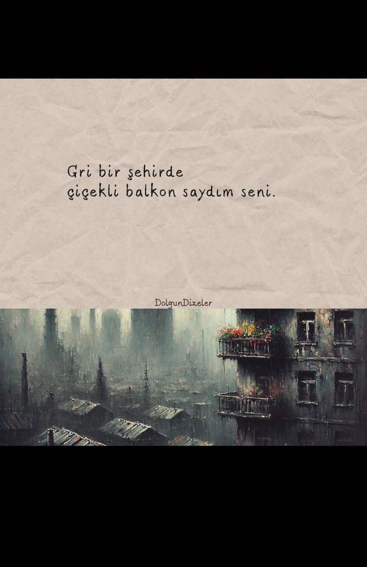 Gri bir şehirde çiçekli balkon saydım seni.