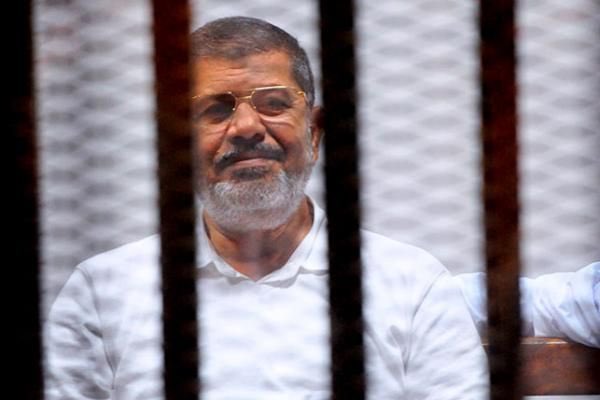 AkramaIkram's tweet photo. یوازې په یوه کال کې…

ابو محمد الجولاني د احمد الشرع په نوم ولسمشر شو، حتّی تر دې چې سپينې ماڼۍ او ولسمشرۍ ماڼیو ته داخل شو!

او اخوان المسلمین، هغه ډله چې “سوله‌يیزتوب” یې د اسلام نوی رکن اعلان کړی و، د ترهګرې ډلې په نوم وپېژندل شوه!

د مصر تاریخپوه، محمد الهمي https://t.co/JXNVhlAh5e