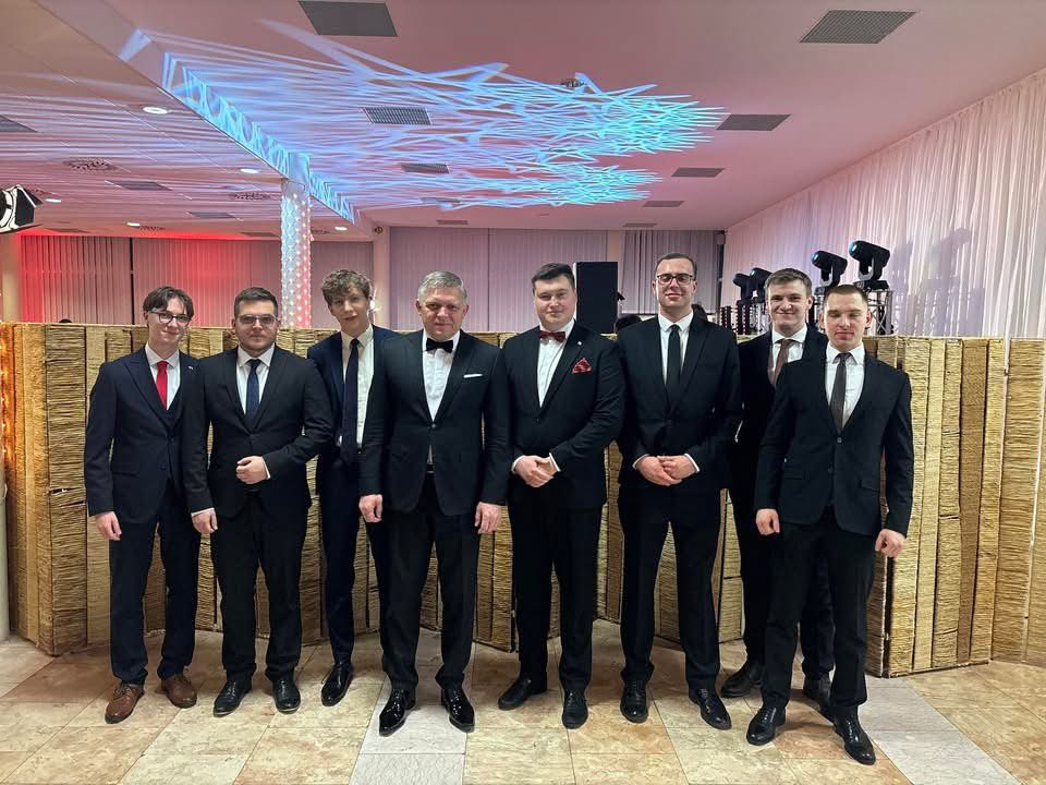 Aha ho. Nezbedníci. Popradskí študenti. Alebo Hranoljugend?