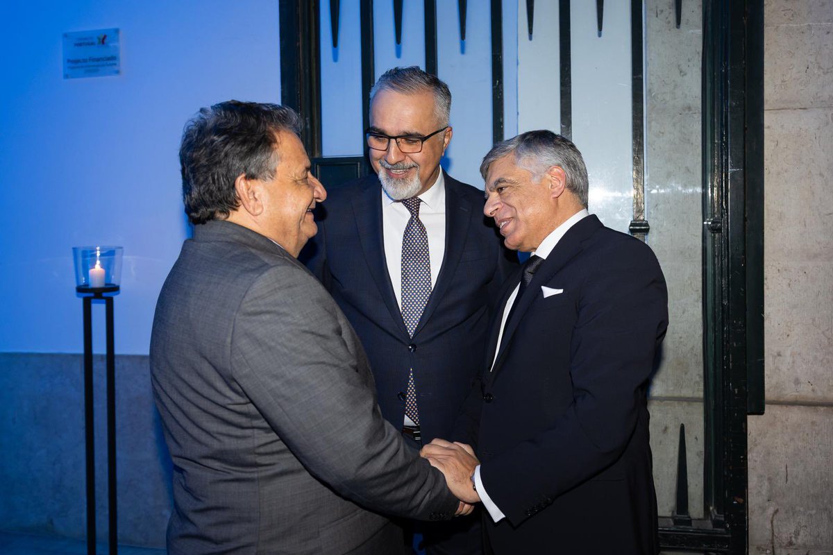 حضرت حفل اليوبيل الذهبي لـ CIP بمناسبة مرور ٥٠ عامًا على تأسيسه، وبحضور فخامة رئيس جمهورية البرتغال 🇵🇹.
لقائي بالصديق العزيز أرميندو مونتيرو، رئيس الاتحاد، يؤكد عمق العلاقة التي تجمعنا والعمل المشترك لتعزيز التعاون الاقتصادي بين 🇮🇶 و🇵🇹.
مناسبة مهمة تُبرز الدور المحوري لـ CIP في