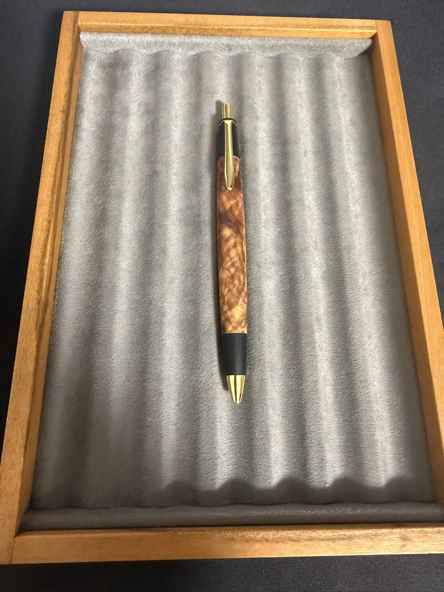 本日はボナンさんの本花梨鯖杢のご紹介 この炎のような模様が最高です