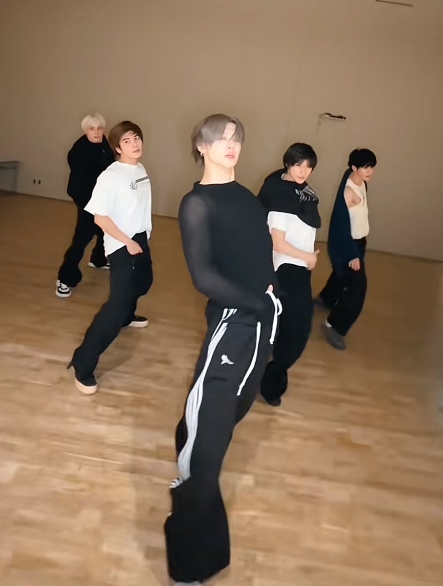 not alone, got ma team by my side ❤️

GGUM                                            Talk to You