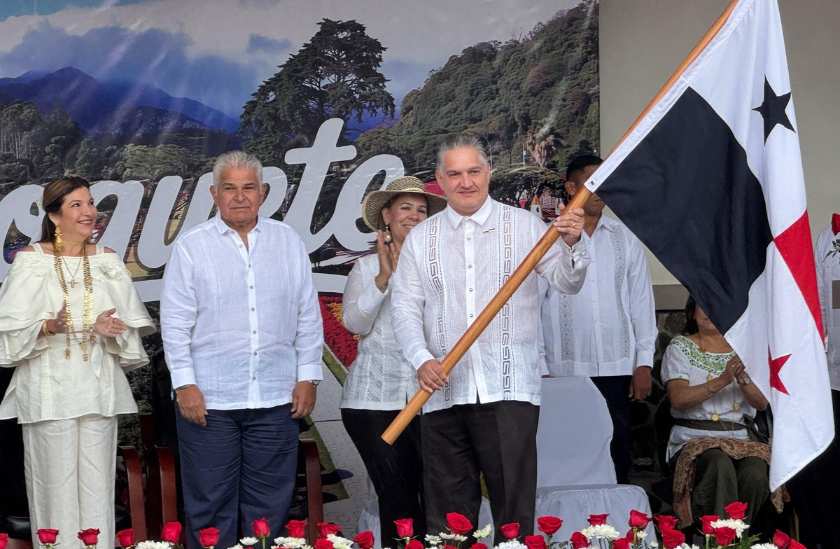 Conmemoramos 204 años de independencia de España, una historia de valentía y esperanza. 🇵🇦
Desde Boquete, renovamos nuestro compromiso con un Panamá más justo y unido.

Acompañamos con orgullo al Mtro. @jcorillac, portador del pabellón nacional en este acto tan significativo. 🇵🇦
