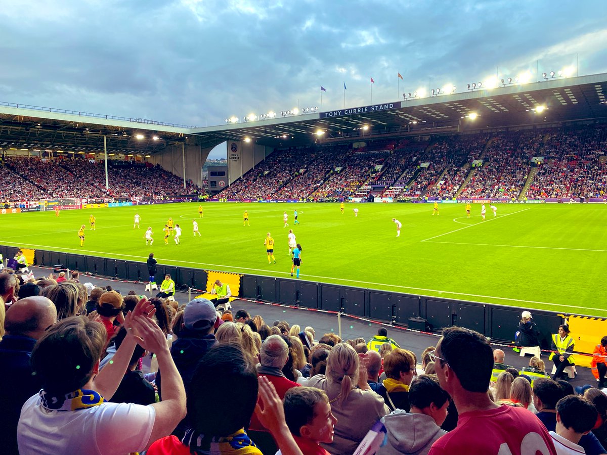 Ash Thompson tweet media