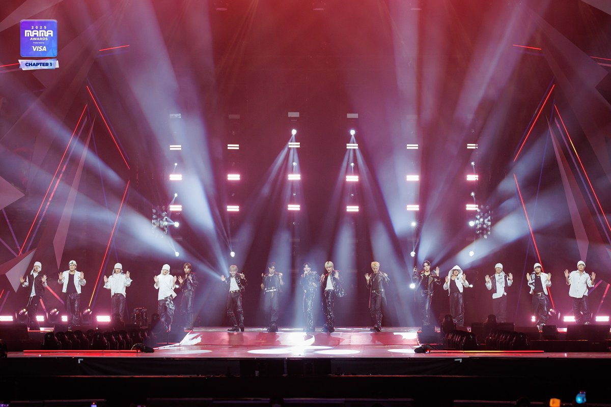 MnetMAMA's tweet image. [#2025MAMA] MAMA PALOOZA : TRAZY MODE 📷

🎙️TREASURE (트레저)

HEAR MY ROAR, UH-HEUNG
2025 MAMA AWARDS

#MAMAAWARDS #2025MAMAAWARDS