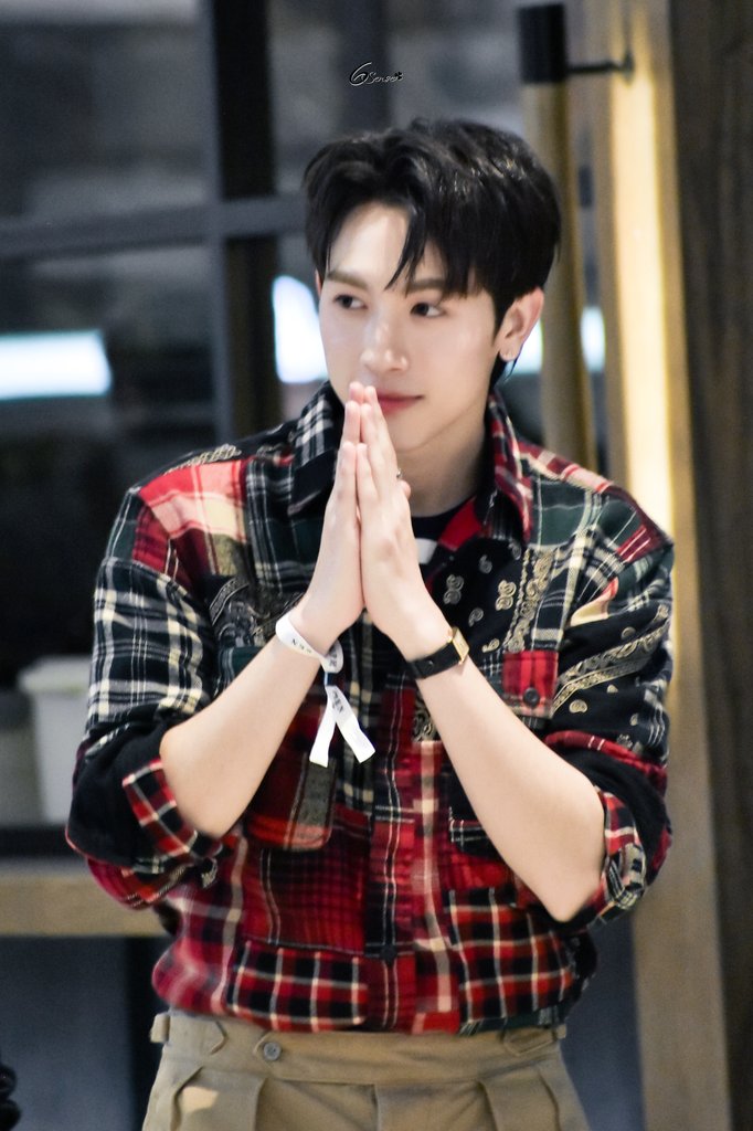 6sense_proxie's tweet photo. 251128📸☘️
Hi Onglee👋🏻🩵
#RalphLaurenTH
#PROXIEOnglee #PROXIEth
>>#VIsensepic https://t.co/jIkLZsYXcB