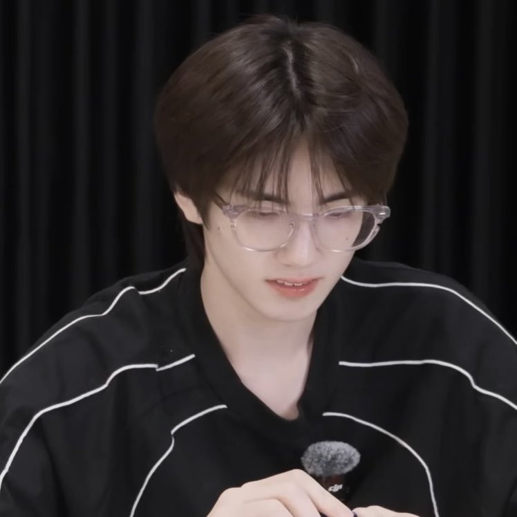 nongnorina's tweet photo. พุพุกับหน้าม้าน้อย ๆ ใส่แว่นอีก โคตรจะน่ารักเลยง่ะ 😭 https://t.co/hZoBYqZt3l