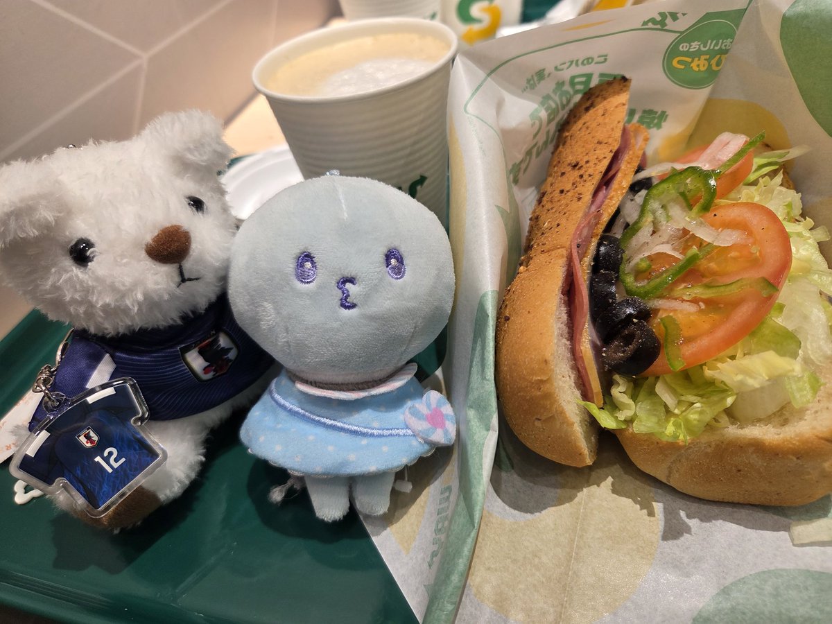 久しぶりにSUBWAY食べた～🎶 3口でイケる😆 ⚽️日本代表ユニフォーム