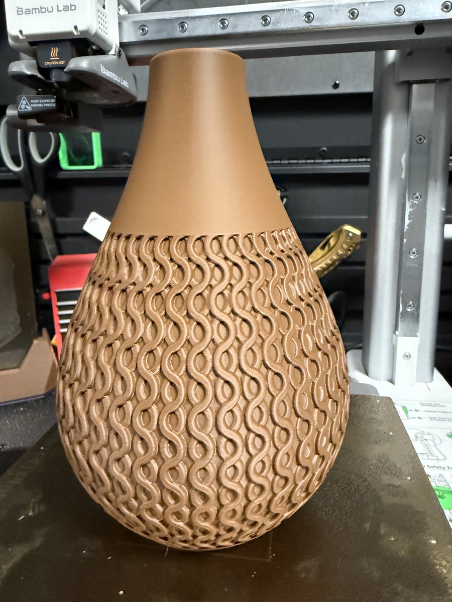 regressionprint's tweet photo. Vase #3dprint #3dprinter #Technology https://t.co/LLlr0hc29M