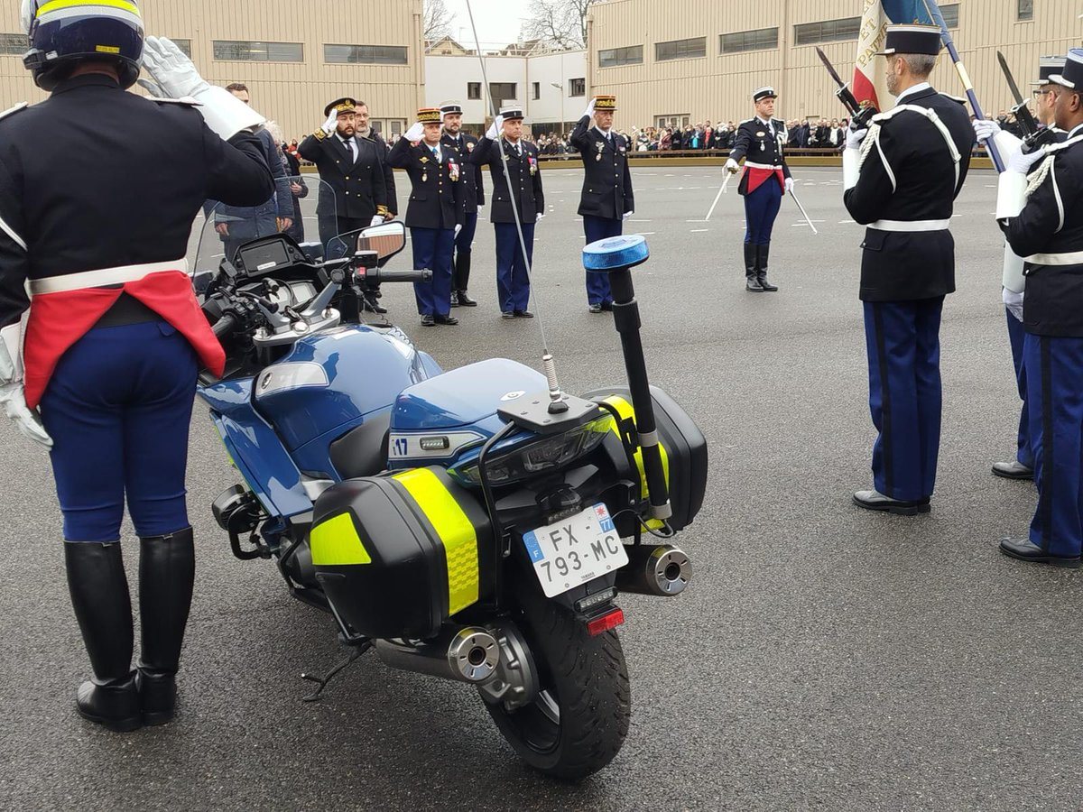 Prefet77's tweet image. #cérémonie | 🏍️👮Cérémonie de fin de promotion des motocyclistes de l’École de gendarmerie d’Avon, ce jeudi 27 novembre 2025, en présence du sous-préfet de #fontainebleau, Yanis Bouzar.