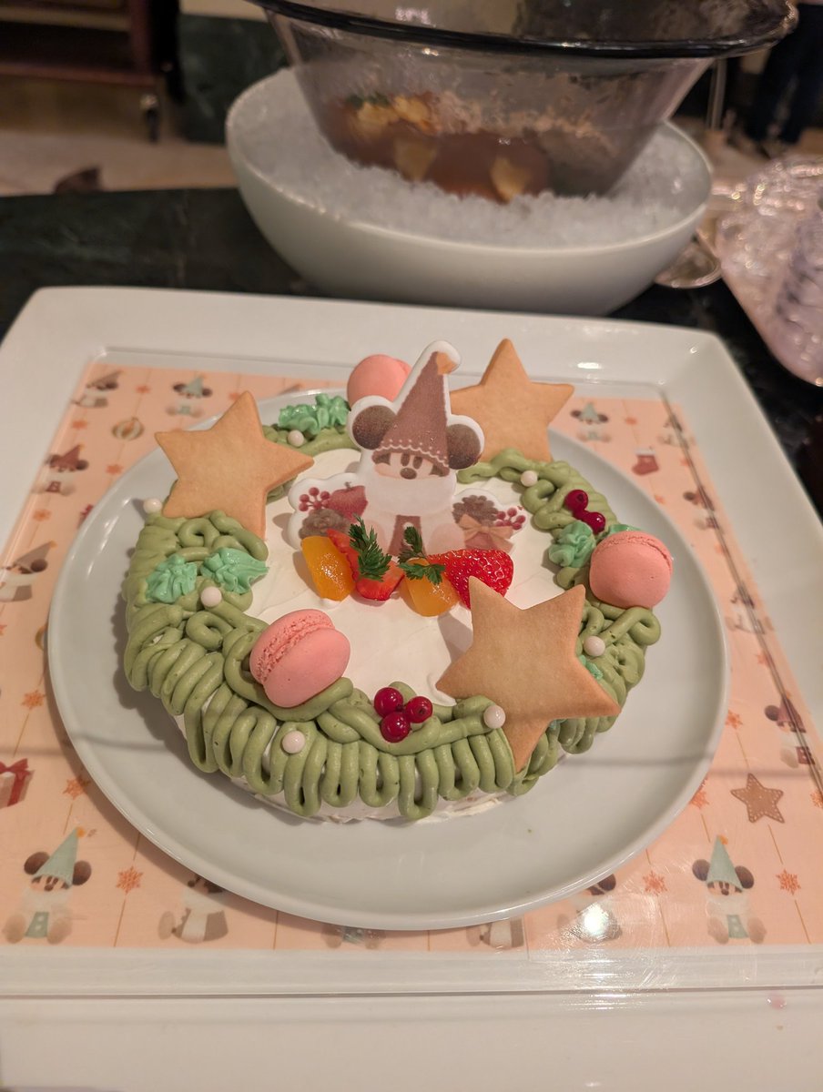 duplicity44's tweet photo. 昨日と一昨日インパしてきた！
リルリンリンのゲームできて満足だし、
トイズも無事最前で見れました🙏
ハモカラは座った場所が良かったのか、キャラやダンサーさんのファンサいつもより多く頂いた気がした〜🫶
シーではクリスマスアトモス3種類&amp;ファンカストさんも2回以上見られて楽しかった☺️ https://t.co/KX0MN1M2Jh