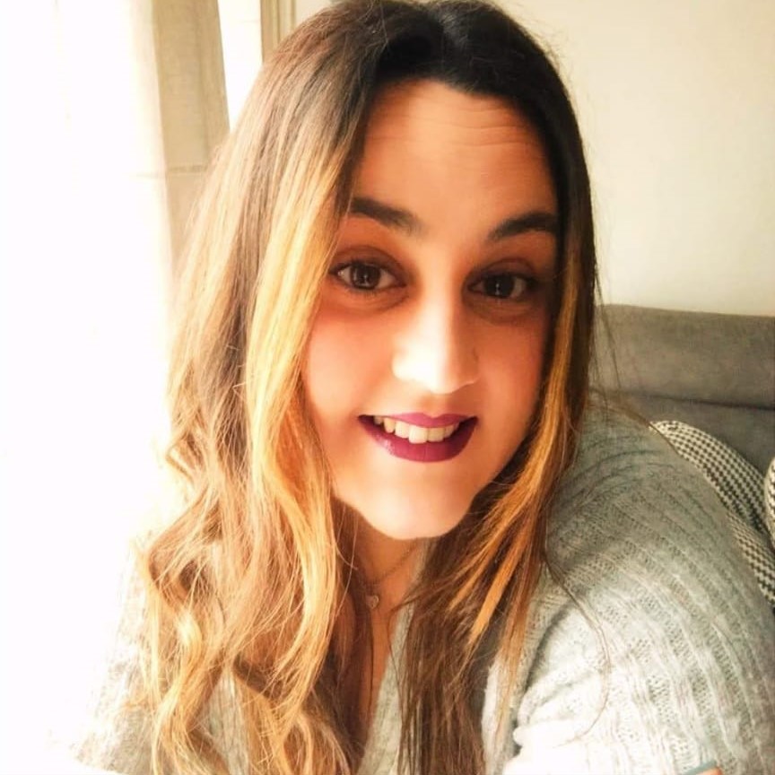 feministes_cat's tweet image. #LasMujeresQueFaltan
Cristina Gil Lozano tenía 32 años y trabajaba en una correduría de seguros en Zaragoza, donde residía. Publicó esta foto en su perfil el día antes de ser asesinada.
El 30 de mayo de 2023 fue asaltada en el rellano de su casa por Adil Lazizi, un marroquí de 45…