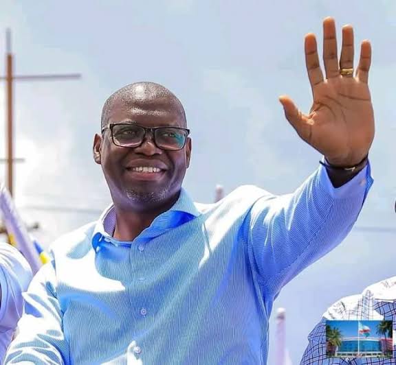 delphin_kas's tweet image. 🚨 Tensions politiques en RDC : Le gouverneur suspendu du Haut-Katanga, Jacques Kyabula, saisit la justice européenne contre la famille présidentielle concernant le retrait de ses carrés miniers à Kambove. Une contre-attaque qui fait ressurgir de lourdes accusations de mauvaise…