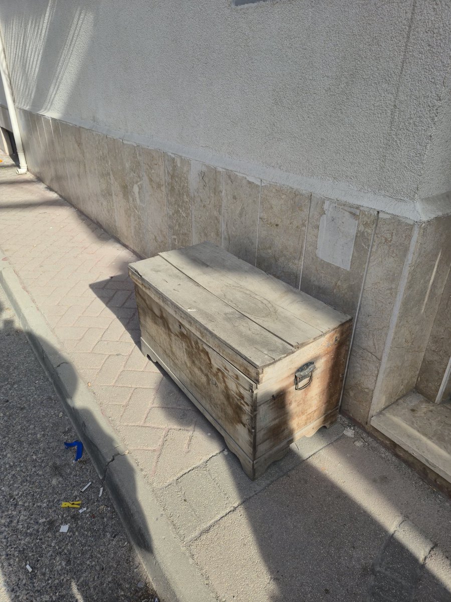 Sokakta sandık buldum gelen gelsin taşıyak