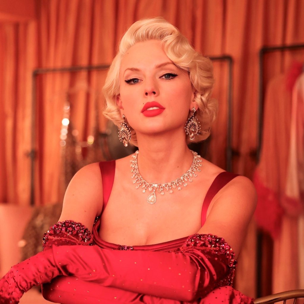 TChartSwift's tweet image. “The Fate of Ophelia” had over 2 MILLION more streams than the 2nd place “Man I Need” on Spotify. 

 Ophelia continues the #1 most streamed song for a 55th day.