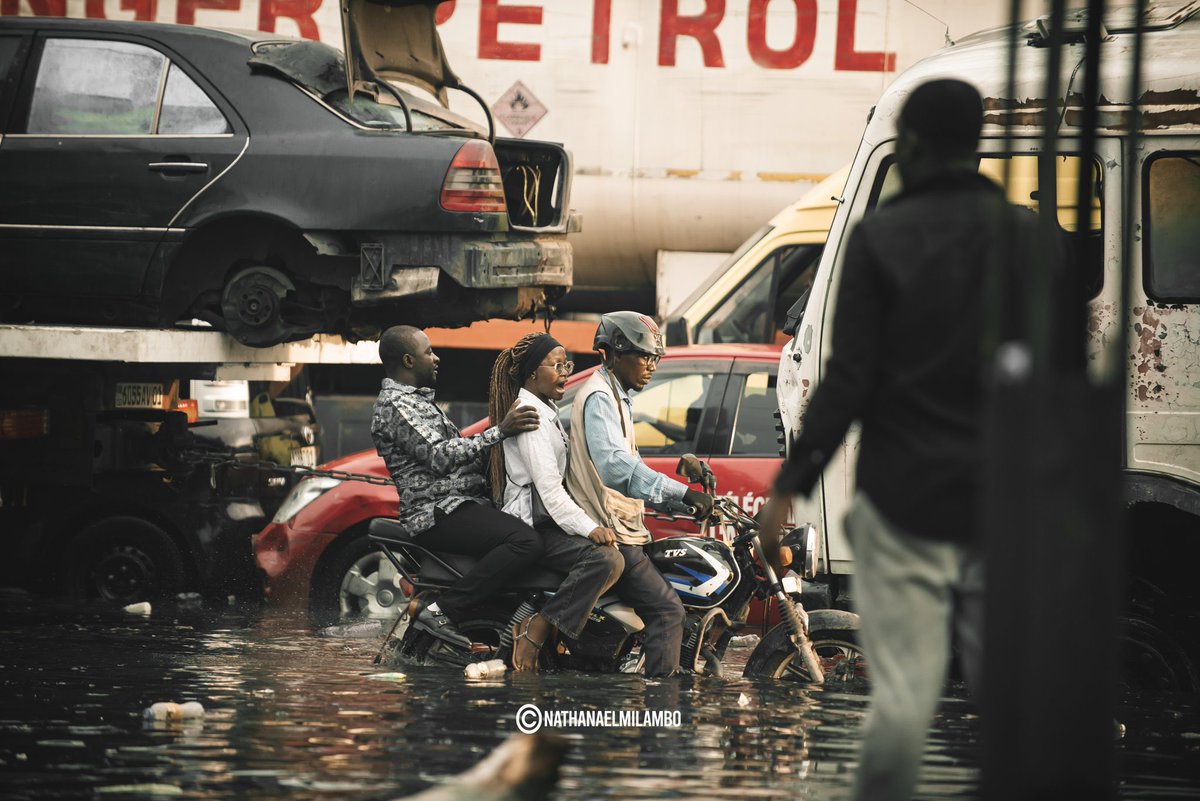 cojena_rdc's tweet photo. Kinshasa vit dans l’insalubrité, l’insécurité, les inondations… dans la désorganisation de la ville comme s’il n’existait aucune autorité politico administrative. Une démission totale des responsables dirigeants…
Cette ville mérite mieux! Une politique efficace et adaptée pour la revêtir de sa robe d’antan, Kinshasa la belle.
@actualitecd  @wembi_steve @actu30tv
