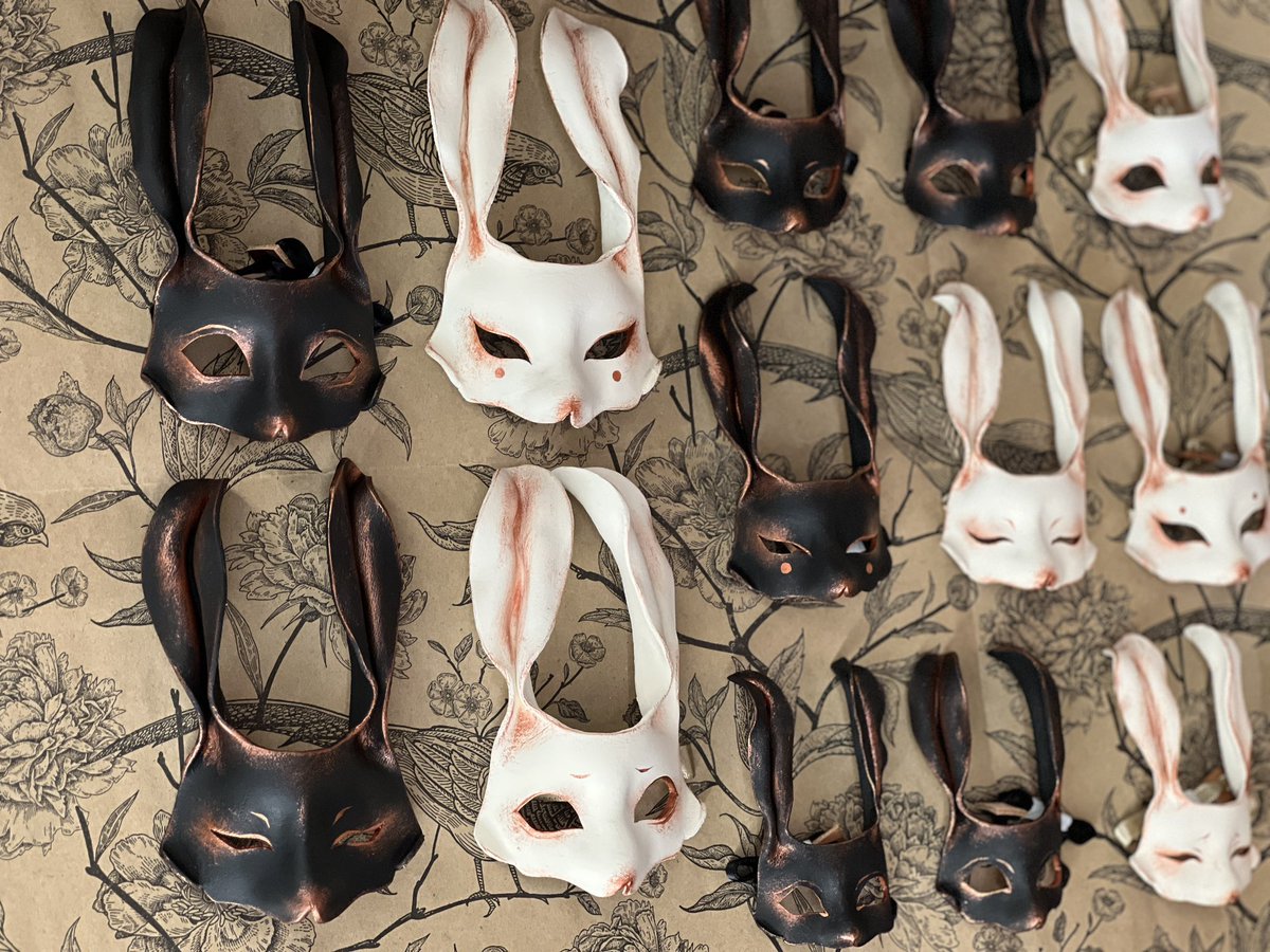 mariedera's tweet image. 🎪今週末のドルパに参加します🎭
各種サイズのドール用マスケラ、トルソ、日傘、ミニチュア家具などを展示販売いたします
当日は現金とPaypal(+6%)決済のみ可能で
卓上にあるドール以外は全て販売可能ですのでお気軽にお声がけください
楽しい1日となりますように❣️
#ドルパ54
#ドルパ_ディーラー