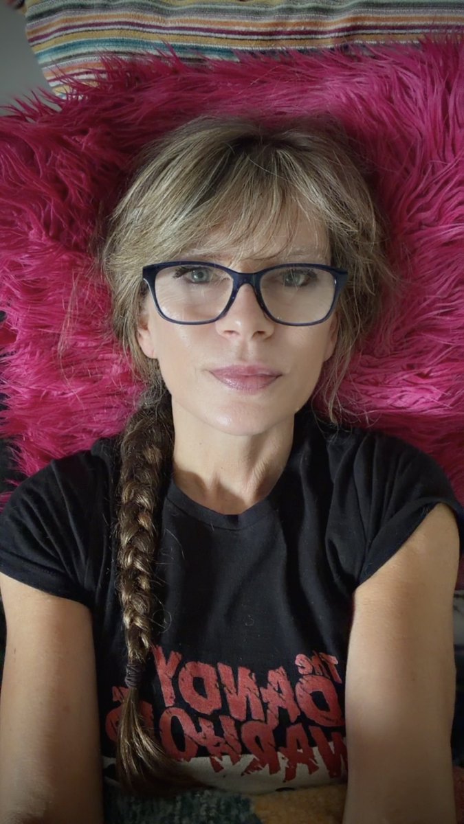 3violetMistyblu's tweet image. Hey hey 👋 
How you doing? 
Give me a little wave 
A hey, or hello
#hello