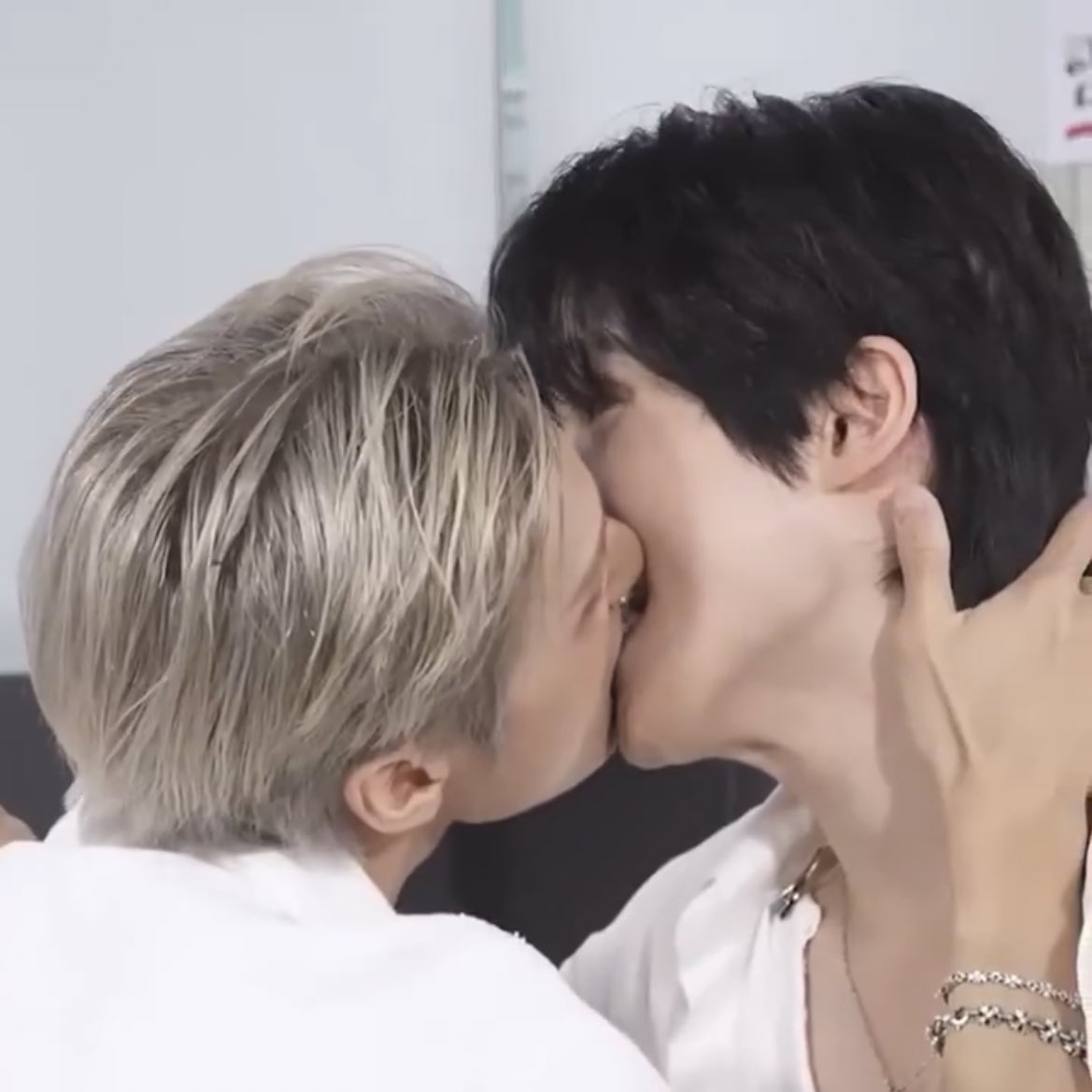 yuyunhos's tweet image. good for them actually