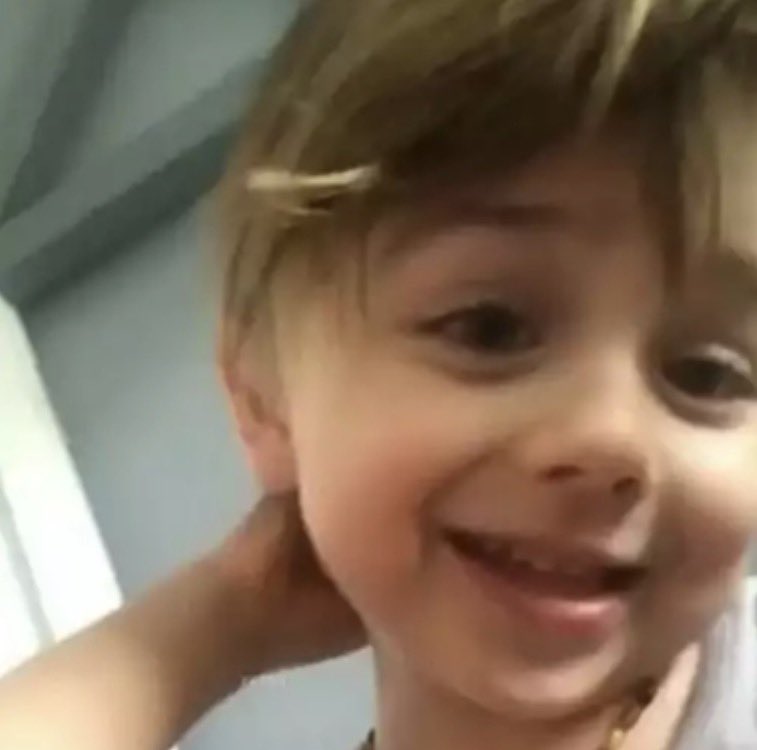 ≽^-⩊-^≼ tweet media