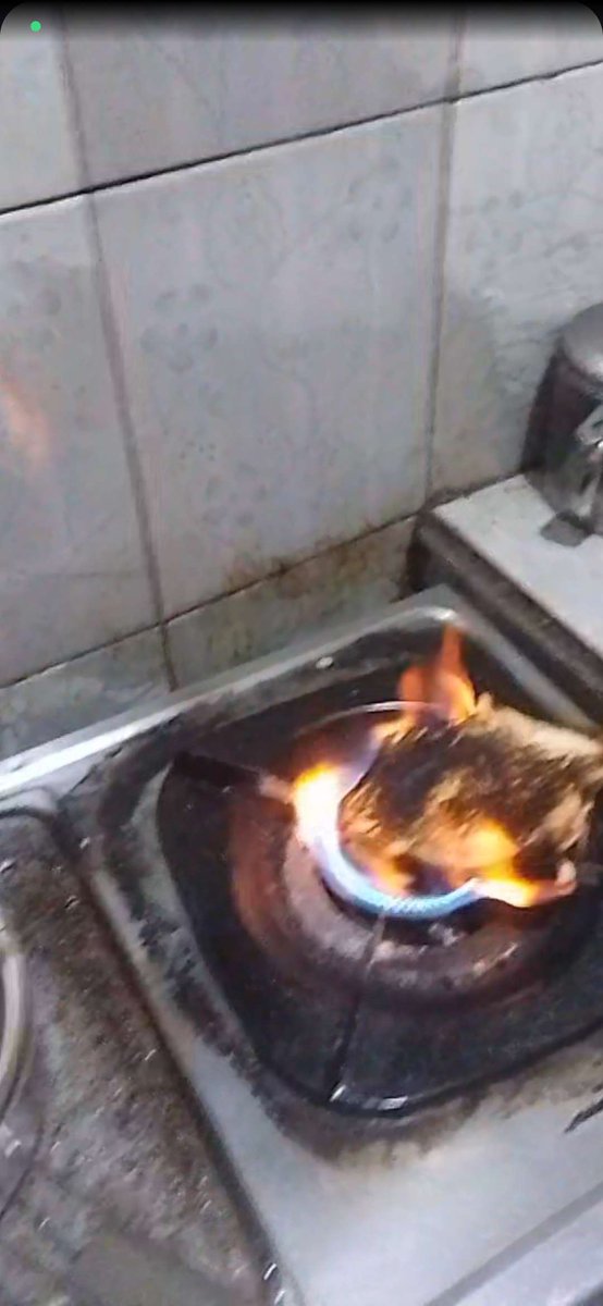 im toasting my bread right now, im too lazy to get the pan out since my mom just cleaned them