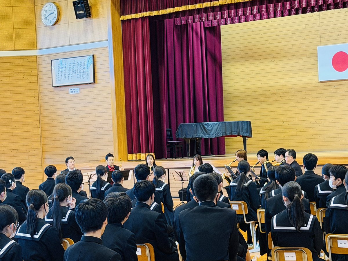 saxaccord's tweet photo. 明日の本公演前に中学校でアウトリーチコンサートをさせていただきました！
みんな最後まで熱心に聴いてくれて、ありがとうございました！

明日もお客様のために全力で頑張ります💪
ぜひ会場へお越しください🤗

#花王ファミリーコンサート
#西条市総合文化会館
#Saxaccord https://t.co/XO5JljS2Ih