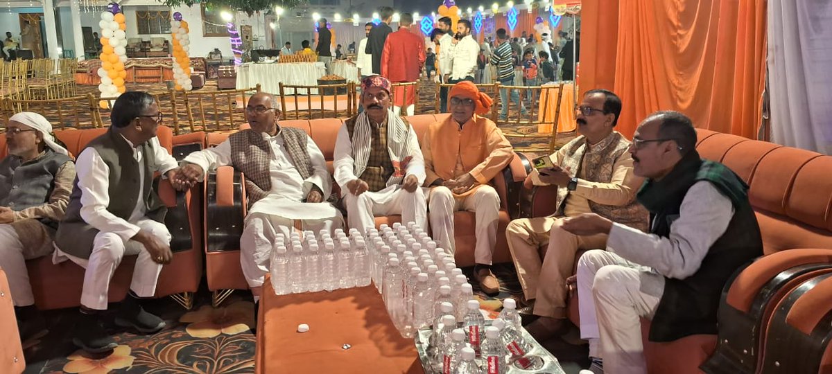 लार ब्लॉक के ग्राम सभा बलुआ गौरी में श्री गिरिजेश सिंह जी के यहाँ तिलक समारोह में सम्मिलित होकर अपनी हार्दिक शुभकामनाएँ प्रेषित किया।