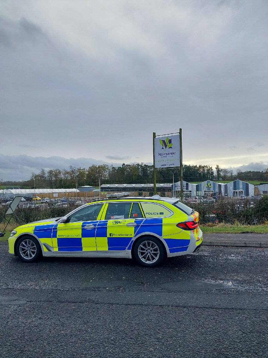 PSOSLothBord's tweet image. #DunsRP alongside their community police officers and Scottish Fire and Rescue Service were at Milestone Garden Centre engaging and educating elder drivers. 

This included 18 eye sight tests which were all passed. 

#DriveSmart