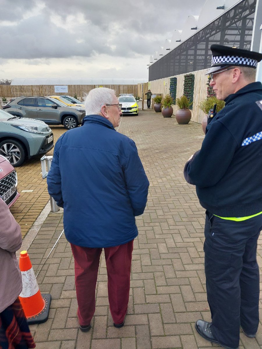 PSOSLothBord's tweet image. #DunsRP alongside their community police officers and Scottish Fire and Rescue Service were at Milestone Garden Centre engaging and educating elder drivers. 

This included 18 eye sight tests which were all passed. 

#DriveSmart