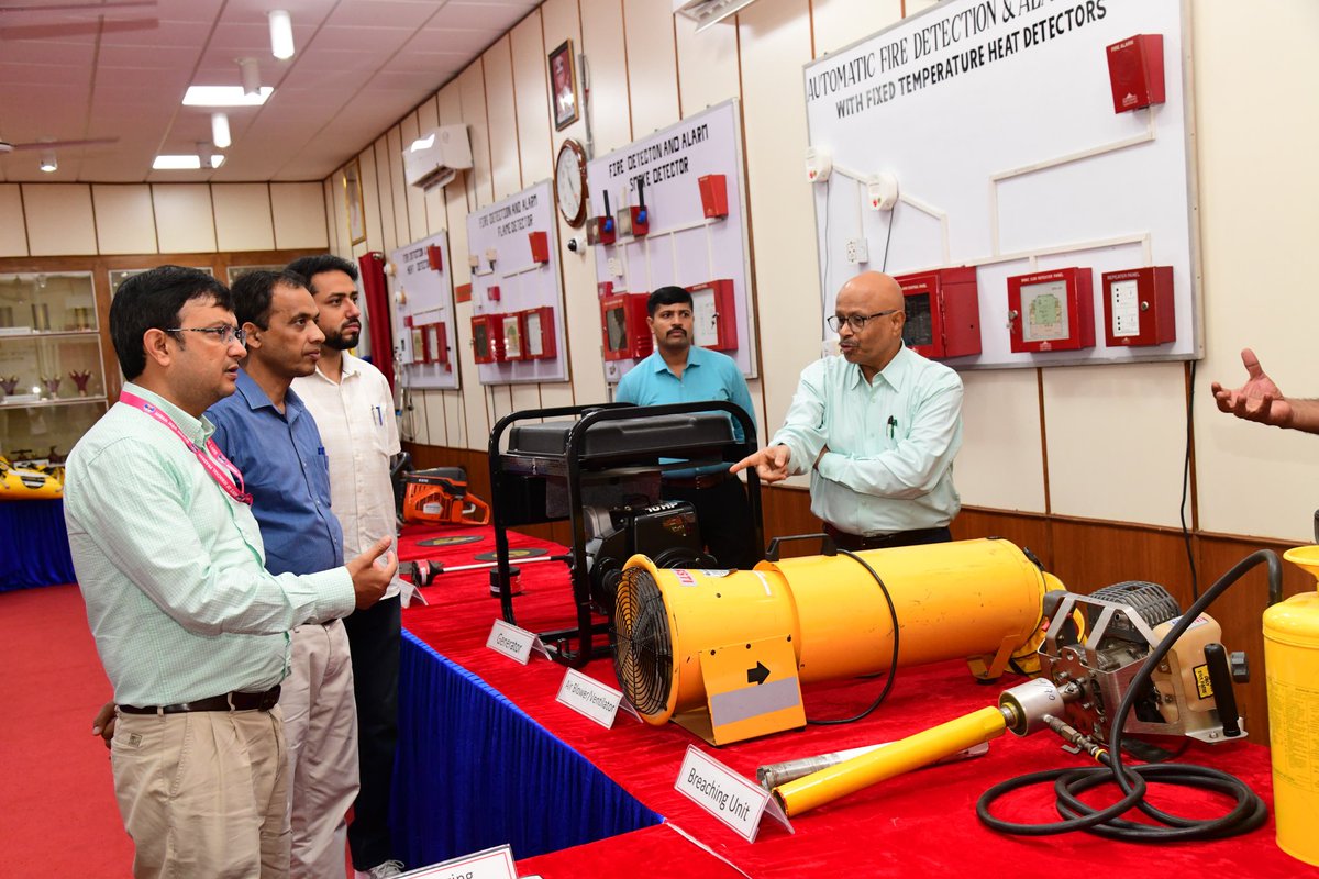 CISFTraining's tweet image. Visit of Senior Officials from Himachal Pradesh State Disaster Management Authority (HPSDMA)!

Senior officials from the Himachal Pradesh State Disaster Management Authority (HPSDMA), visited CISF FSTI, Hyderabad.

#CISF #FSTI #HPSDMA #DisasterManagement @CISFHQrs 🇮🇳