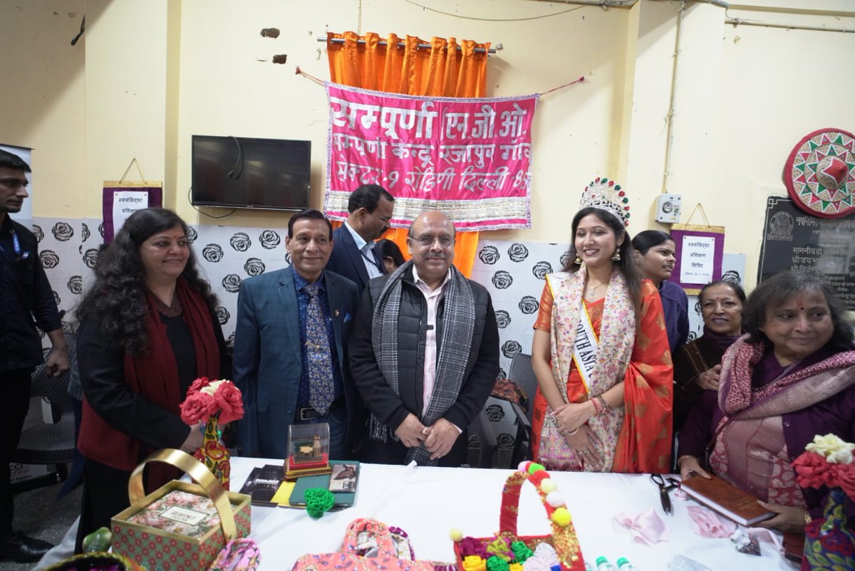 Gupta_vijender's tweet image. रोहिणी सेक्टर-9 में संपूर्णा सामाजिक संस्था द्वारा आयोजित &quot;स्वयंसिद्धा कार्यशाला&quot; कार्यक्रम में शामिल हुआ।

इस कार्यशाला का उद्देश्य महिलाओं और बालिकाओं को सशक्त बनाना, उन्हें आत्मनिर्भरता की दिशा में प्रेरित करना और सामाजिक व आर्थिक रूप से मजबूत बनाने के लिए आवश्यक कौशल प्रदान…